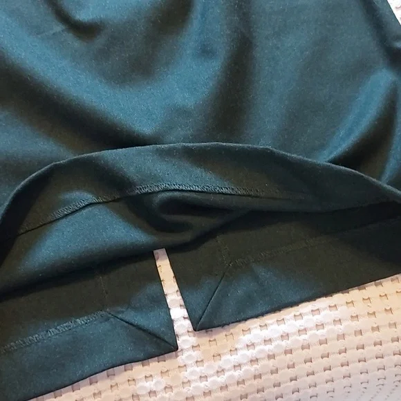 Woman's skirt - Picture 4 of 13